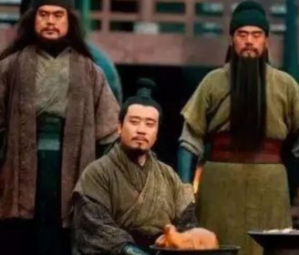 关羽作为刘备的兄弟 历史上两人关系真的亲密无间吗